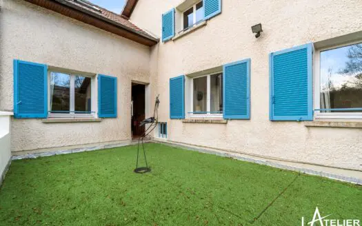 Maison À vendre  6 chambres 215 m²