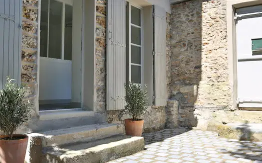 Maison À louer  6 chambres 179 m²