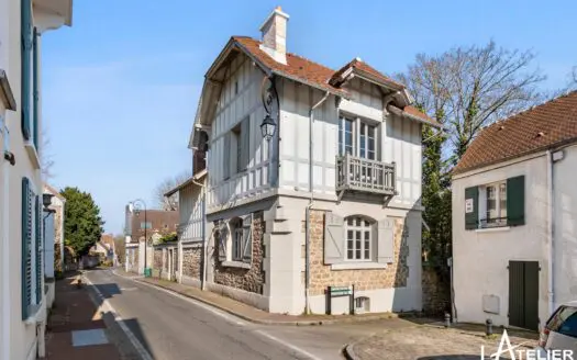 Maison À louer  6 chambres 179 m²