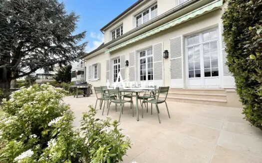 Maison À vendre  5 chambres 205 m²