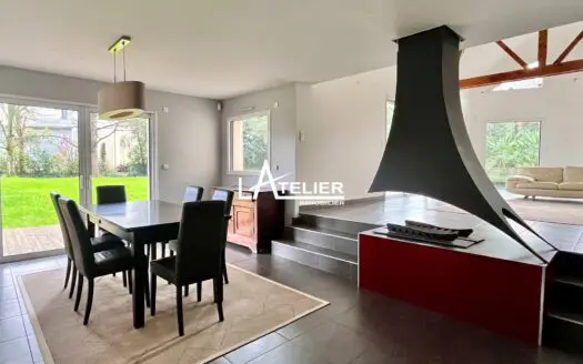 Maison À vendre  5 chambres 230 m²