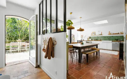 Maison À vendre  7 chambres 258 m²