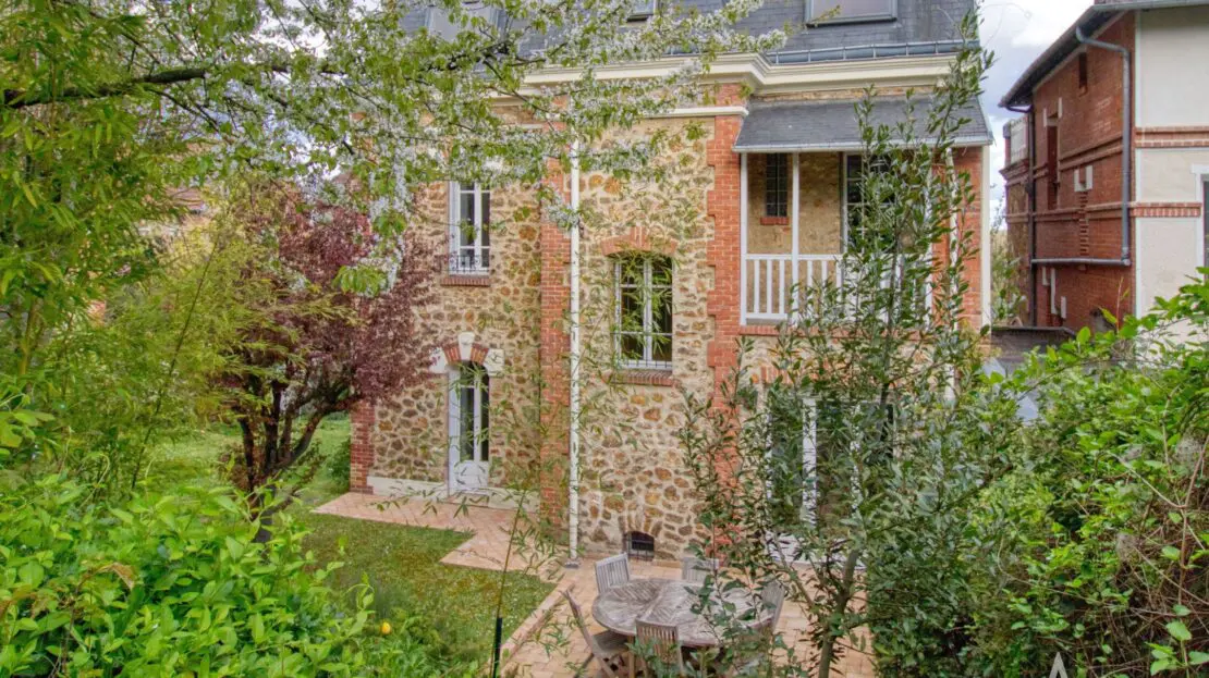 Maison 6 pièces 550 m² · à Eur · 550 m² · 1 850 000 €