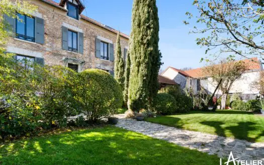 Maison À vendre  5 chambres 210 m²