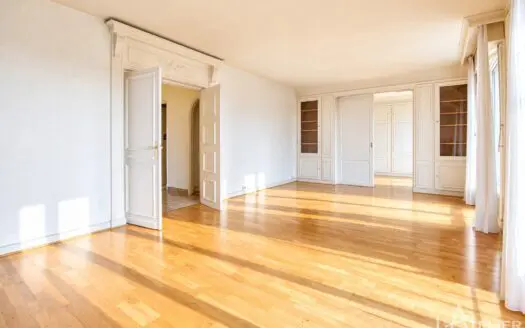Appartement À vendre  3 chambres 120 m²