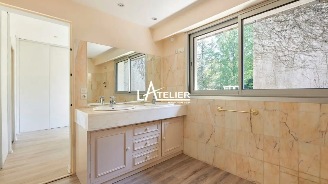 Maison 6 pièces 254 m² · à Eur · 254 m² · 986 100 €