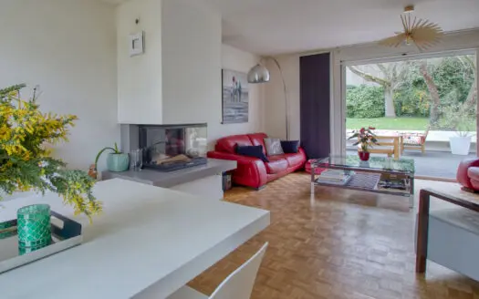 Maison À vendre  6 chambres 210 m²
