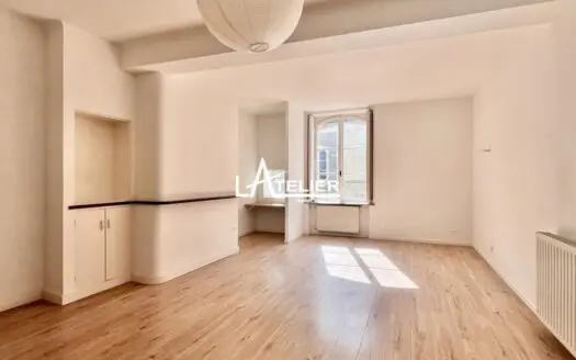 Appartement ancien à louer, 2 pièces, 52 m²