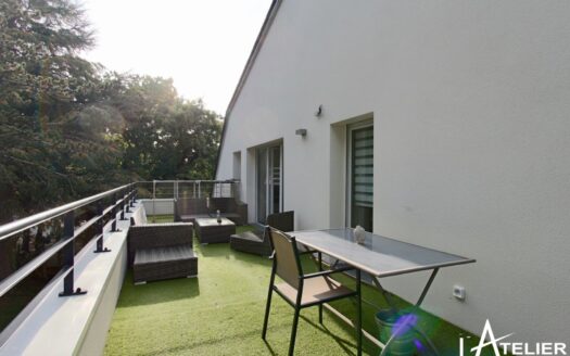 Spacieux et lumineux – Grand T3 en dernier étage, terrasse de 30m2, 2 parkings, proche de toutes les commodité