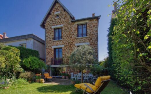 À Vendre – Maison de Charme en pierre de Meulière à Saint-Cloud