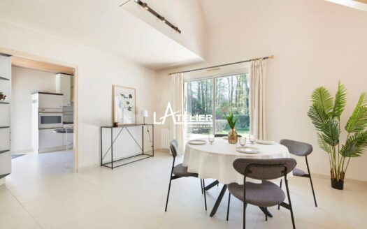 Quartier prisé, maison avec piscine, bon état avec potentiel