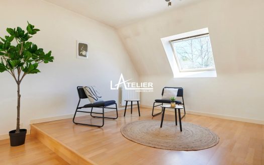 Quartier prisé, maison avec piscine, bon état avec potentiel