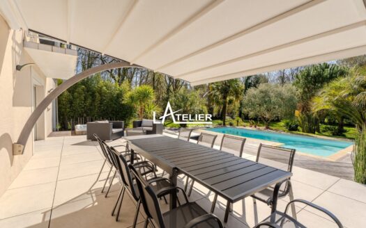 Villa de standing avec jardin luxuriant, intimité préservée