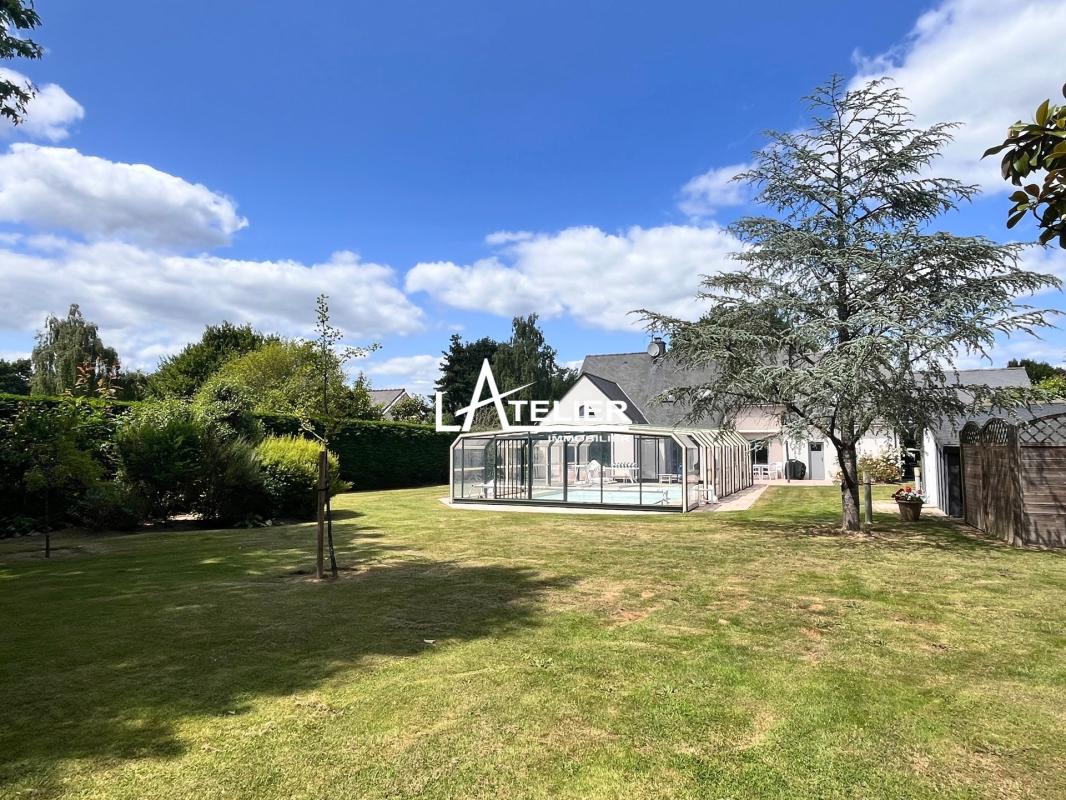 Maison 9 pièces 233 m² · à Saint-Étienne-de-Montluc · 233 m² · 698 000 €