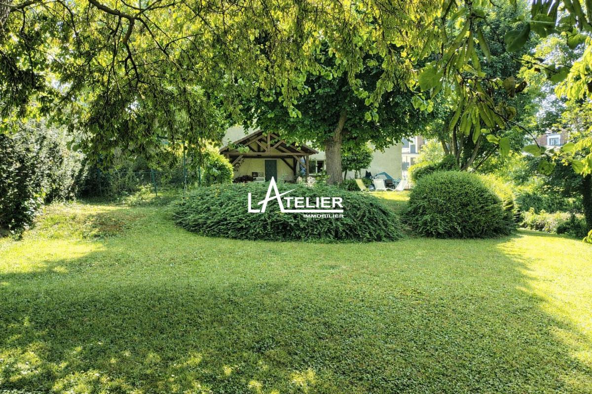Terrain 876 m² · à Saint-Germain-en-Laye · 590 000 €