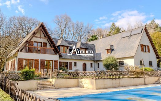 Propriété de caractère, piscine, bourg de Sautron