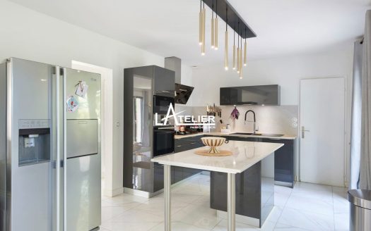 Maison entièrement rénovée, grand jardin, 5mn des commodités