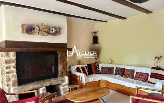 Longère en pierre avec jardin arboré, beaux volumes