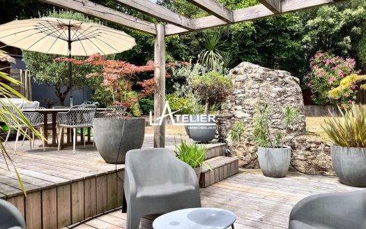 Maison en pierres citadine et familiale, charme et confort