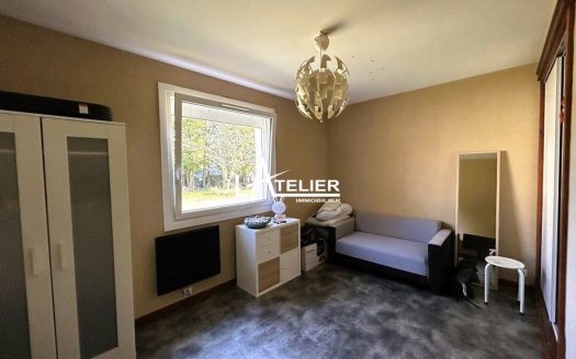 Maison familiale de plain-pied avec sous-sol complet