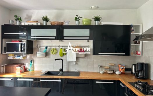 Maison familiale de plain-pied avec sous-sol complet