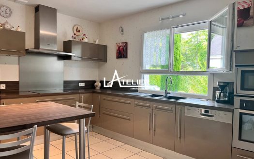 Vie de plain-pied, très bon état, beau jardin dans le bourg