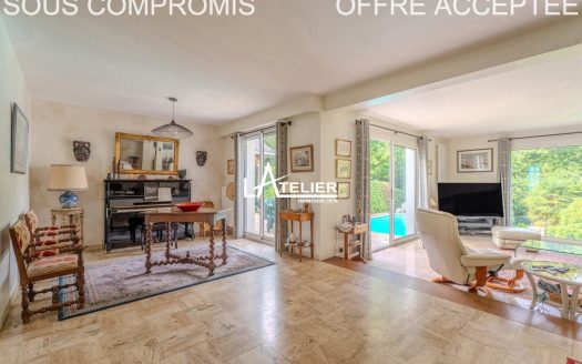 SOUS COMPROMIS Grande familiale, bord du Cens, piscine