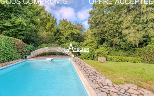 SOUS COMPROMIS Grande familiale, bord du Cens, piscine